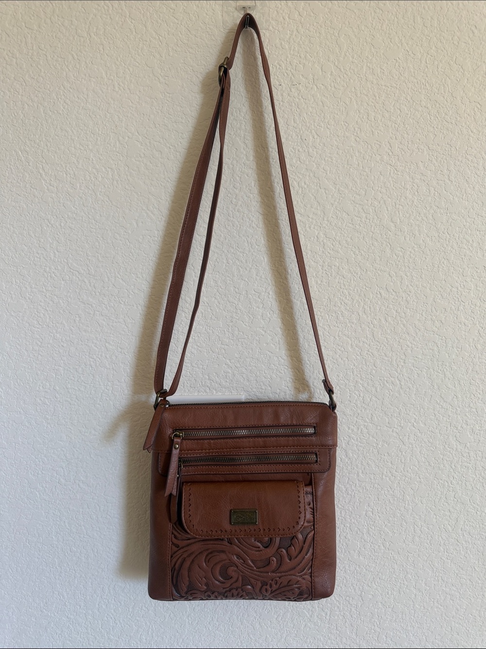 White Mountain cross body bag